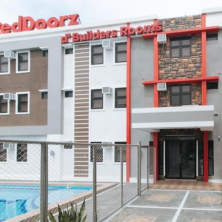 RedDoorz Plus @ d'Builders Poblacion - BGC Taguig Exterior foto