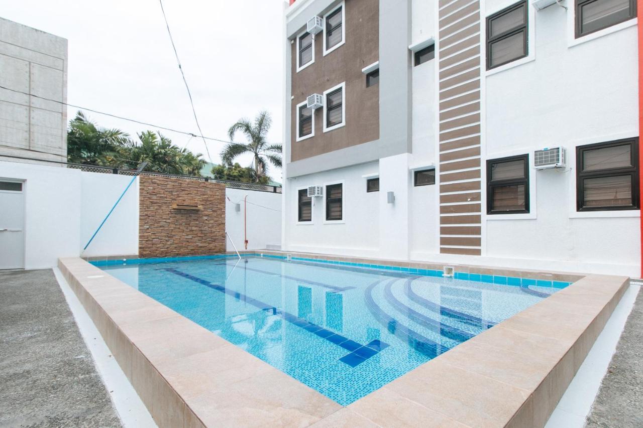 RedDoorz Plus @ d'Builders Poblacion - BGC Taguig Exterior foto