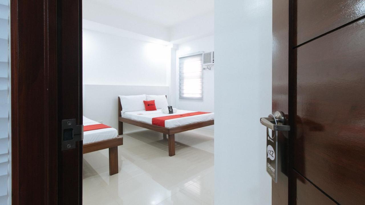 RedDoorz Plus @ d'Builders Poblacion - BGC Taguig Exterior foto