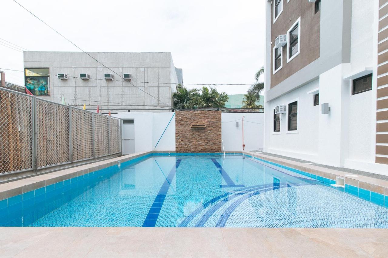 RedDoorz Plus @ d'Builders Poblacion - BGC Taguig Exterior foto