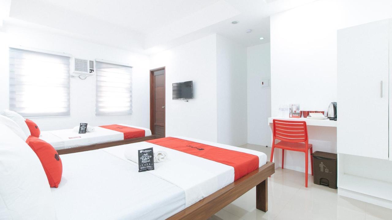 RedDoorz Plus @ d'Builders Poblacion - BGC Taguig Exterior foto