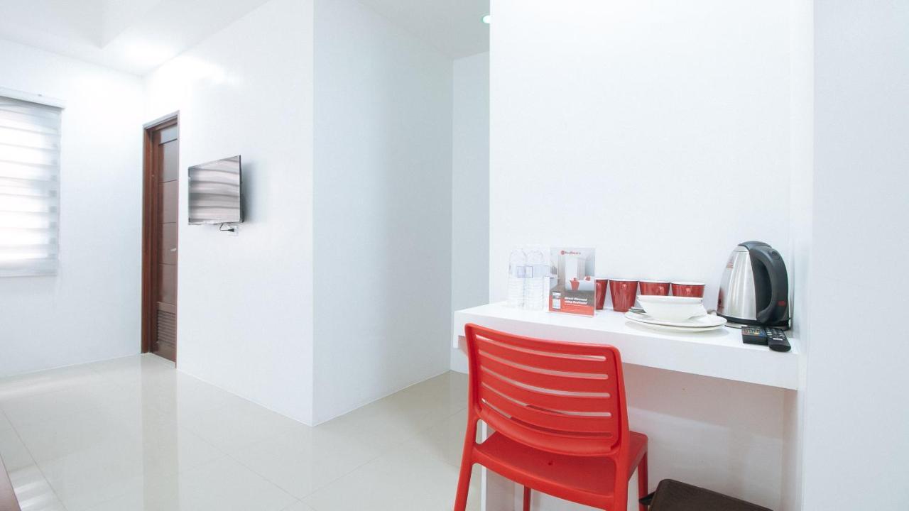 RedDoorz Plus @ d'Builders Poblacion - BGC Taguig Exterior foto